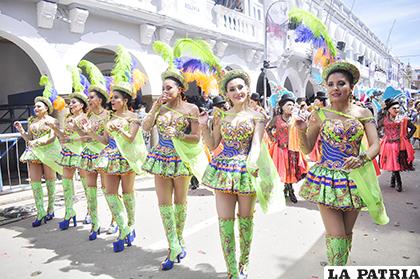 Bellas señoritas danzando en el Carnaval de Oruro 2019 /LA PATRIA /ARCHIVO
