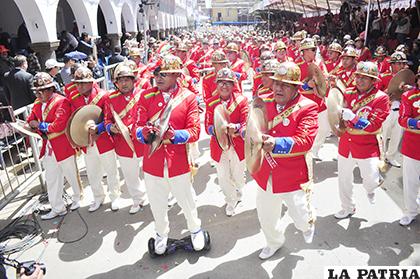 Banda Intercontinental Intergaláctica Poopó deslumbra en su participación /LA PATRIA /ARCHIVO
