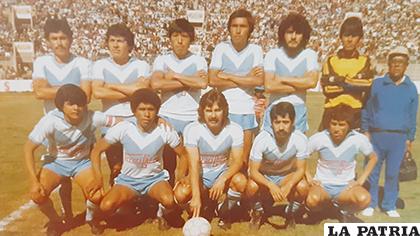 En 1983 debutó en el arco de San José en el torneo de la Liga