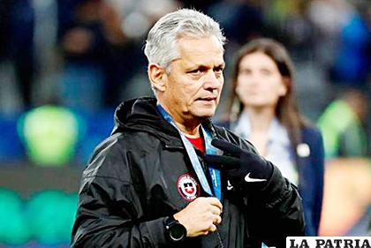 Reinaldo Rueda asegura que prefiere seguir al frente de la 
selección chilena /eluniversal.com