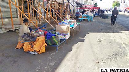 El comercio generó incomodidades en la avenida 6 de Agosto /LA PATRIA