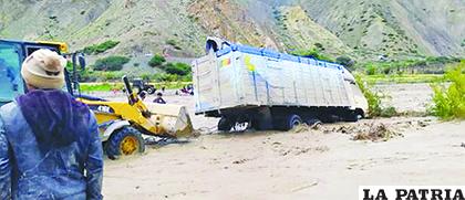 Un camión atrapado por el lodo /wp.com
