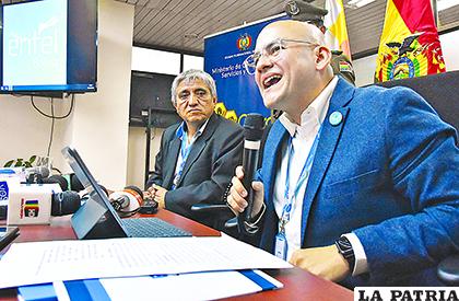 El ministro Iván Arias (Izq.) y el ahora exgerente de Entel, Elio Montes (der.) /APG
