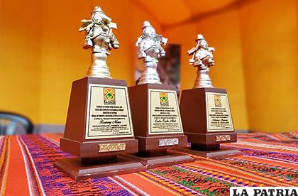 Las estatuillas que fueron entregadas a los ganadores /ECOFUTURO
