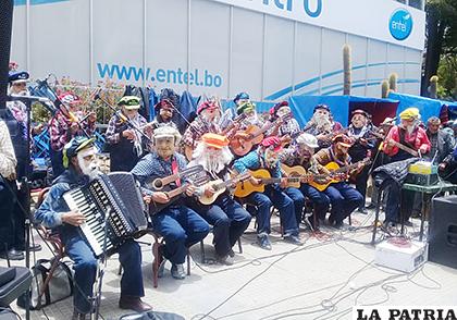 Los Olvidados se presentaron en la plaza 