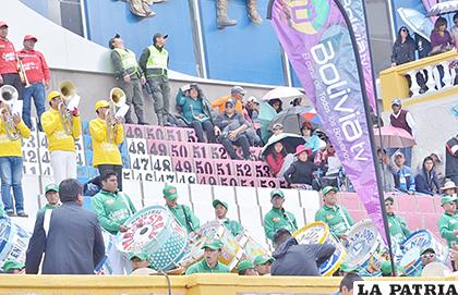 Varios espacios vacíos en el Festival de Bandas 
/LA PATRIA /Reynaldo Bellota

