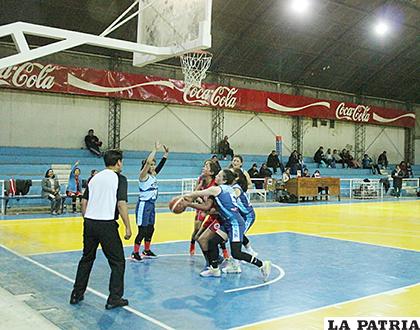 Partido bastante parejo y bien luchado por ambos elencos
/ Carla Herrera - LA PATRIA