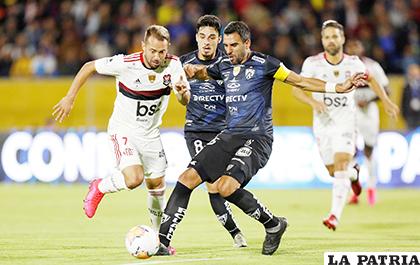 Independiente del Valle y Flamengo se conformaron con el empate 2-2 /amazonaws.com