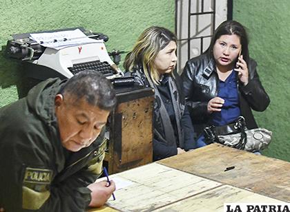 La exfuncionaria prestando declaración /APG