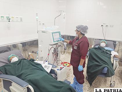 Los primeros pacientes atendidos en la sala de Hemodiálisis de la CPS /CPS