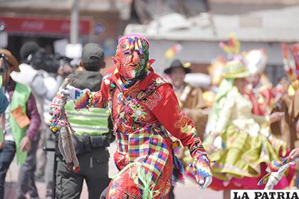Colorido y alegría junto al Carnaval de Oruro 
/ LA PATRIA /archivo