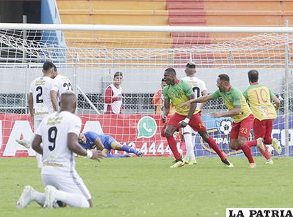 Doblete de Jeferson Tabares para el triunfo de Municipal Vinto 
/APG
