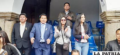 La presidente del Senado, Eva Copa, quedó fascinada con las danzas del Carnaval / LA PATRIA