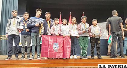 Parte de este grupo viajará para dejar en alto el nombre de Bolivia /LA PATRIA /ARCHIVO
