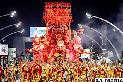 Participantes del Carnaval en Brasil /YAHOO NOTICIAS