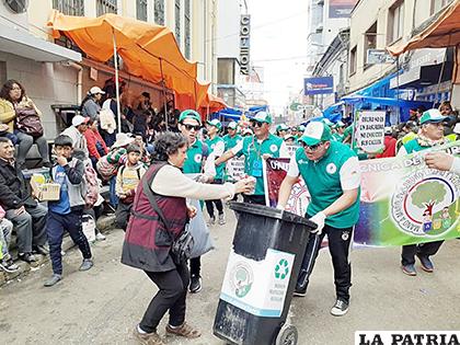UTO coadyuvó en el recojo de basura en la ruta del Carnaval /UTO