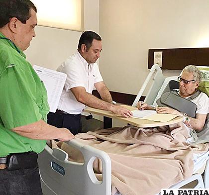 Percy Fernández en el hospital donde se encuentra internado /Unitel
