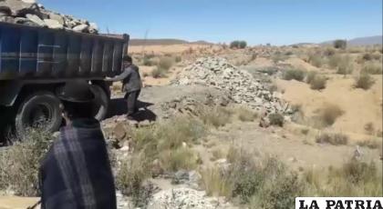 Vecinos asentados de forma ilegal, afectan al canal que protege a los arenales /GAMO