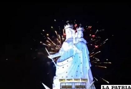 Juegos pirotécnicos a la media noche celebrando la festividad de la Candelaria /LA PATRIA