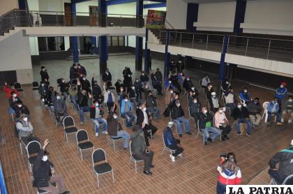 Más de medio centenar de socios asistieron a la asamblea /LA PATRIA