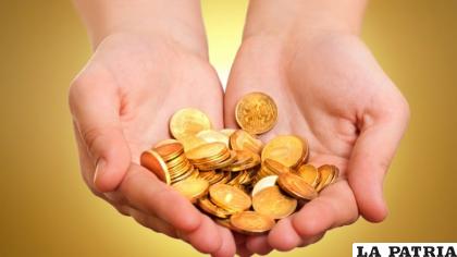 La señora entregó 74 mil bolivianos por falsas monedas de oro /Foto referencial