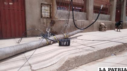 Poste perteneciente a Coteor fue tumbado por un camión /LA PATRIA