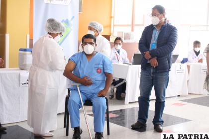 352 mil personas en total serán inmunizadas en Oruro /LA PATRIA