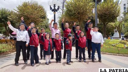 Ayer declamaron en la plaza principal /LA PATRIA