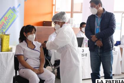 Personal de salud recibió la primera dosis de la vacuna Sputnik-V /LA PATRIA