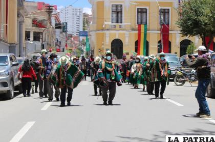 Comunarios recorrieron las principales calles de la ciudad bailando /LA PATRIA