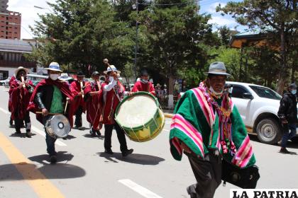 A pesar de la pandemia, la alegría y agradecimiento a la Pachamama están latentes en los comunarios /LA PATRIA