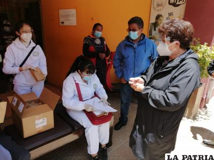 Durante la distribución de kits de medicamentos /Sintrauto