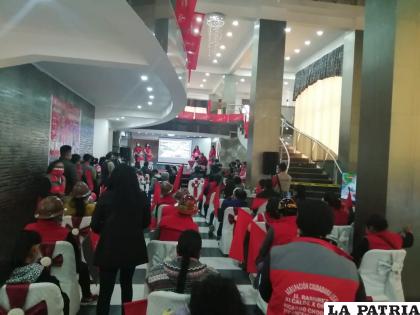 La presentación se realizó en medio de bastante expectativa de sus seguidores /LA PATRIA