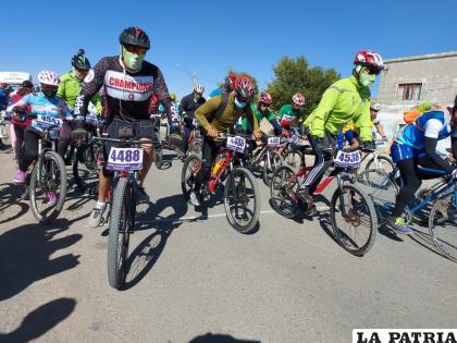 Deportistas que participan en la categoría Cicloturistas /LA PATRIA