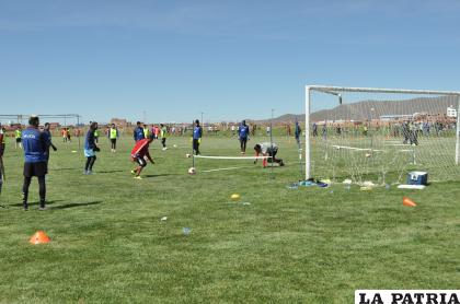 La plantilla de jugadores del “santo” ayer volvió a los entrenamientos /LA PATRIA