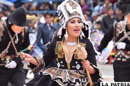 Con alegría y devoción bailan a la “Mamita del Socavón” /LA PATRIA