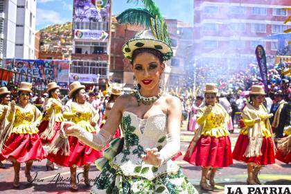 Sensualidad y belleza en la morenada