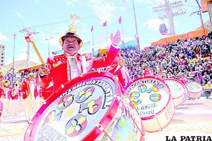 La Banda Intergaláctica Intercontinental Poopó, engalana su presencia en el Carnaval de Oruro