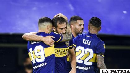 Celebra Cardona con sus compañeros el gol del empate de Boca /as.com