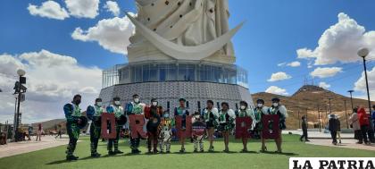 Danzarines orureños representaron a Bolivia en el encuentro mundial /Proyecto Matices