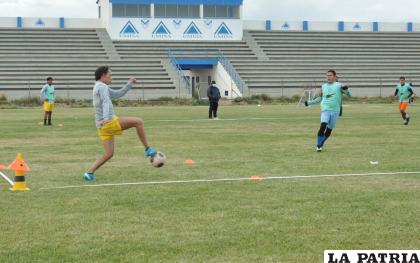 Henningsson es uno de los futbolistas que coadyuva con algunos gastos /LA PATRIA