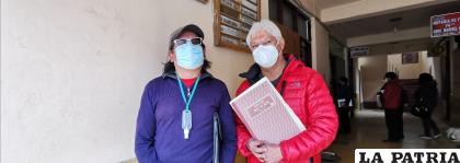 Artistas, Sergio Gareca y Jimmy López, con el libro de actas /LA PATRIA