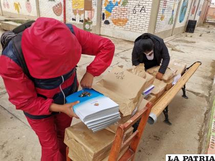 La Dirección Distrital entregó los textos a las unidades educativas /DDEO