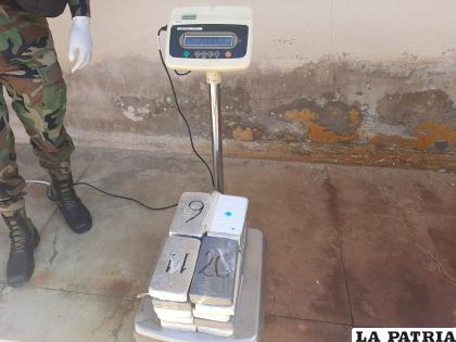 El pesaje a los paquetes encontrados por Vila Vila dio 20 kilos con 850 gramos de cocaína /LA PATRIA