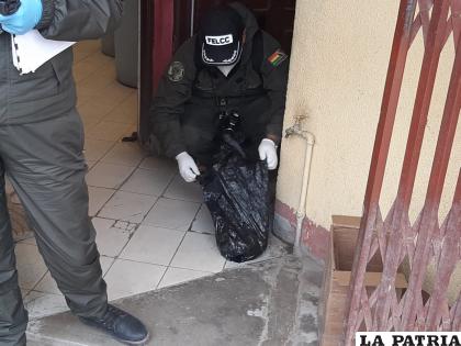 El feto fue encontrado en el interior de un baño público el miércoles reciente /LA PATRIA