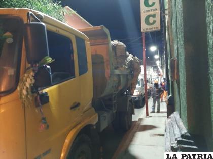 Los 24 sujetos fueron traídos en una volqueta a la ciudad de Oruro /LA PATRIA