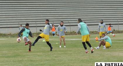 Los jugadores, a pesar de no tener todavía contratos firmados, continúan entrenando /LA PATRIA