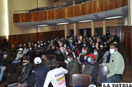 Los socios decidieron respaldar al directorio de Flores, pero como transitorio /LA PATRIA