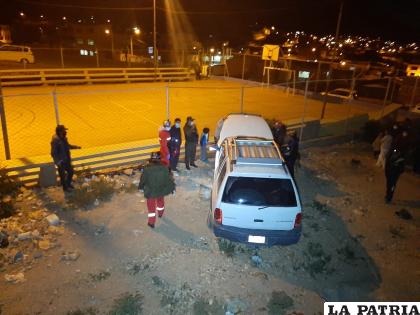 El conductor perdió el control e impactó contra una cancha /LA PATRIA
