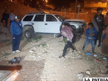 Familiares del infractor trataron de impedir que el vehículo sea llevado a Tránsito /LA PATRIA